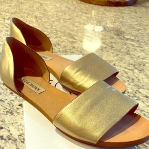 Steve Madden gold open toed flats